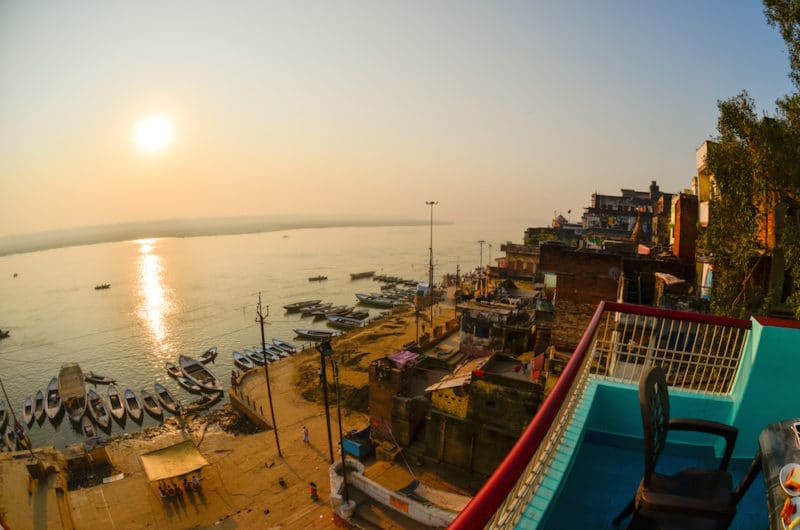 Indian tourism guide - Varanasi waterfront
