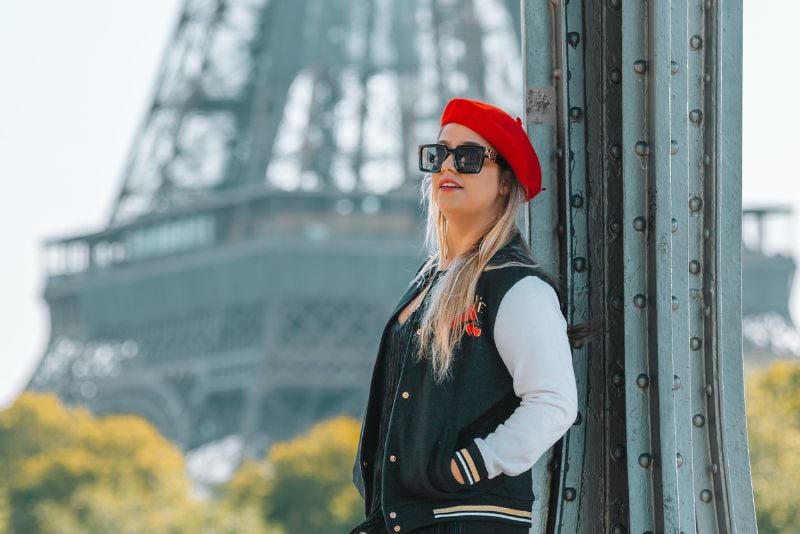 solo female traveler in France in front of the Eiffel Tower in Paris